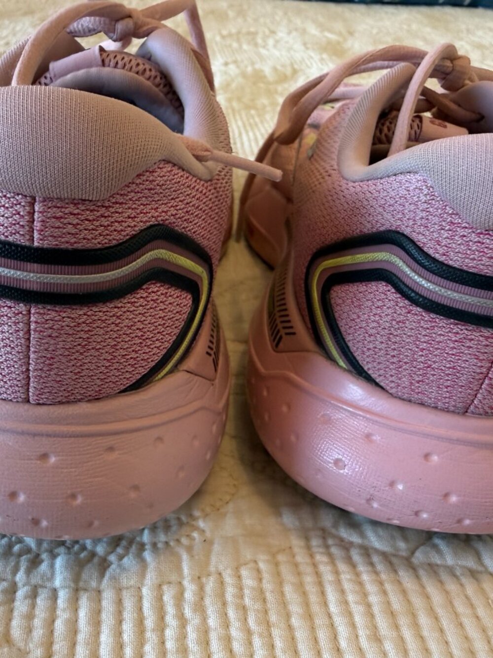 Brooks Pink Glycerin 21 running shoes featuring plush cushion support. Size 9 - Picture 7 of 9